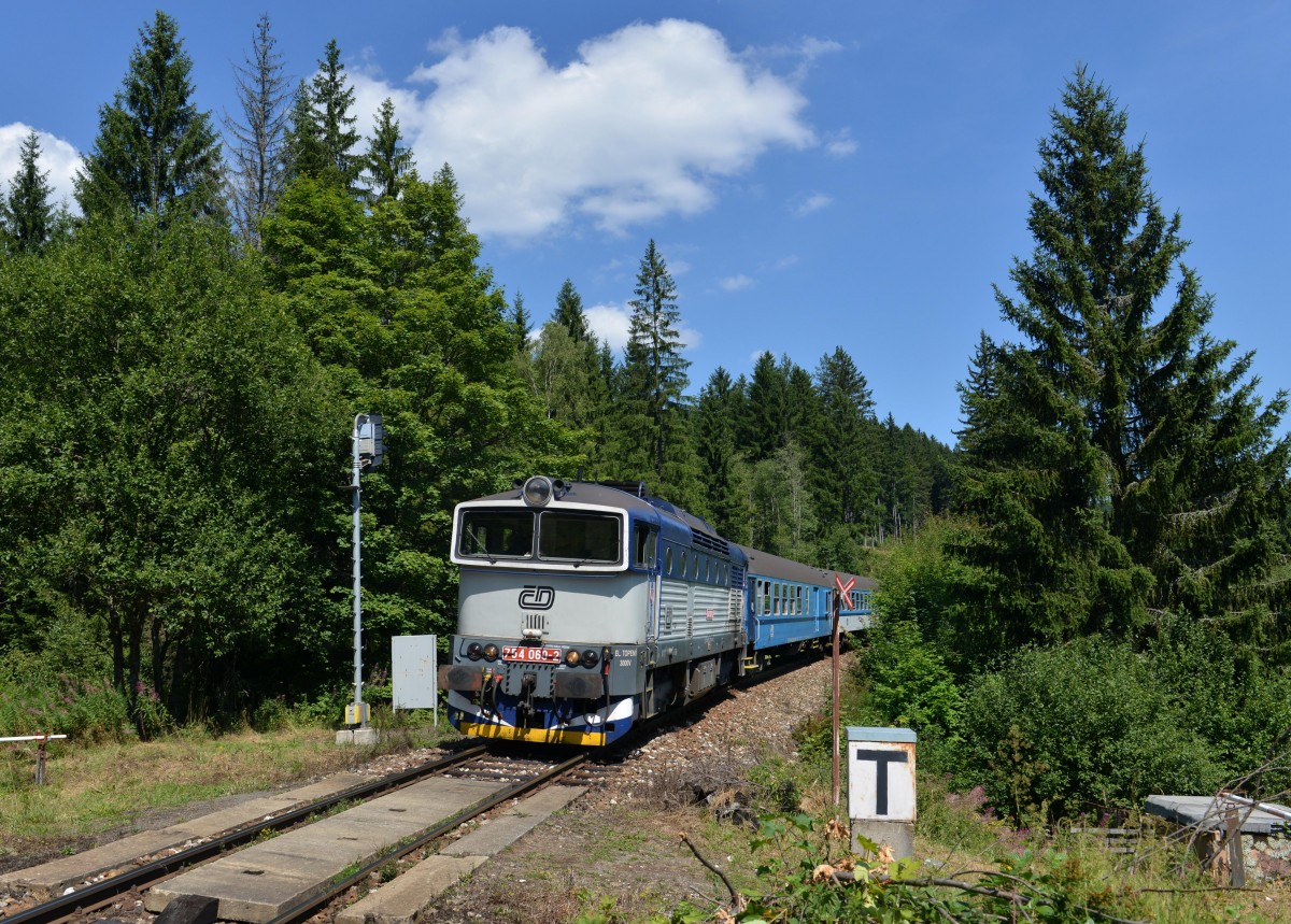 754 060 mit einem Os nach Bayerisch Eisenstein am 16.08.2013 bei elezn Ruda-Albětn.
