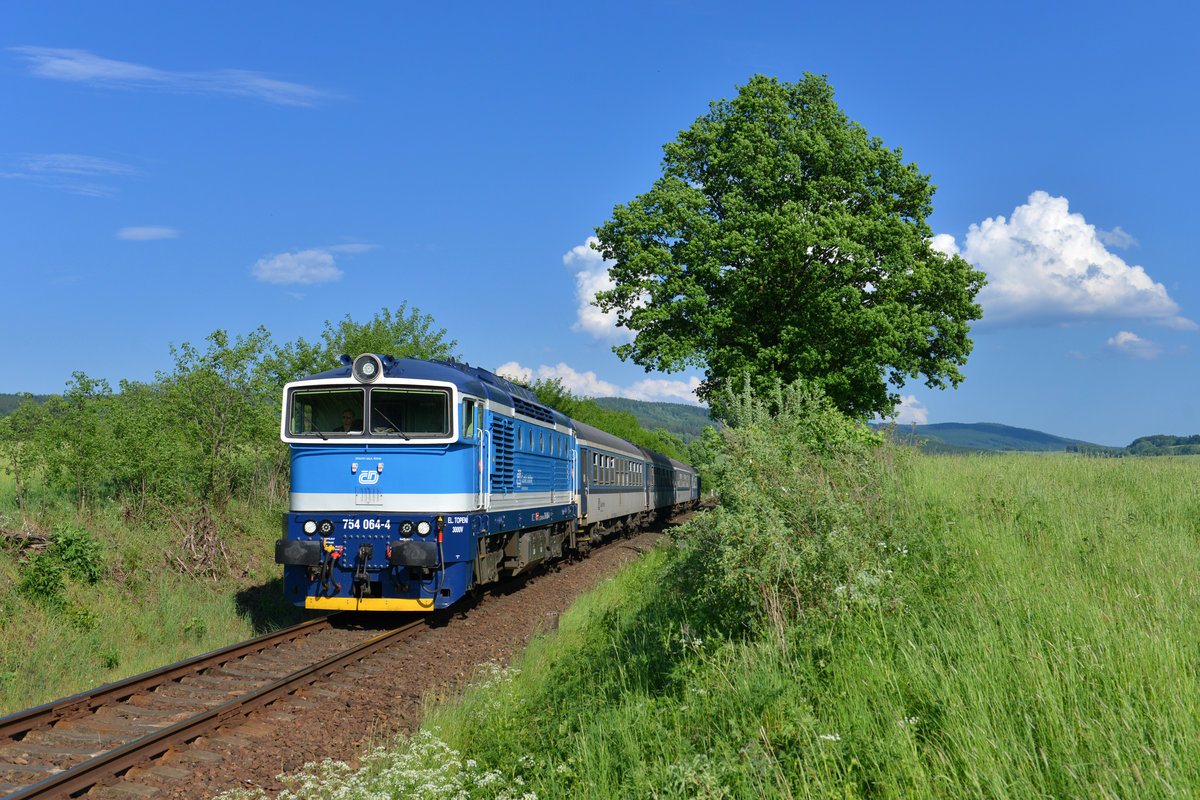 754 064 mit R 779 am 30.05.2017 bei Nyrsko. 
