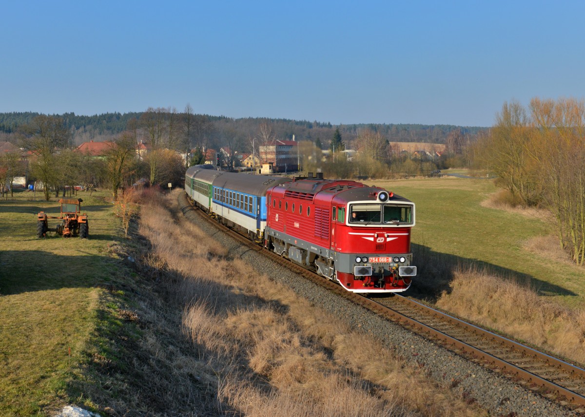 754 066 mit Os 7414 am 20.03.2015 bei Blizejov.