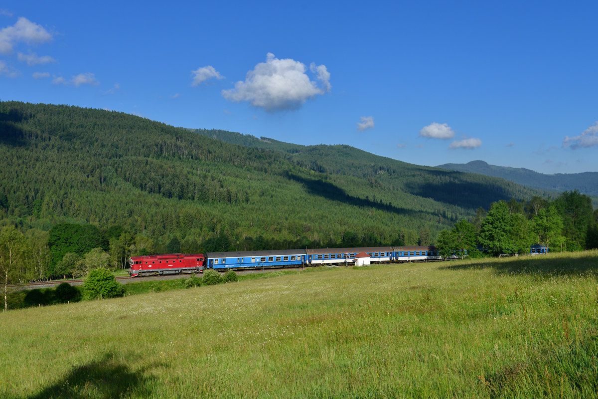 754 066 mit SP 1960 am 18.06.2017 bei Hamry-Hojsova-Brcalnik. 