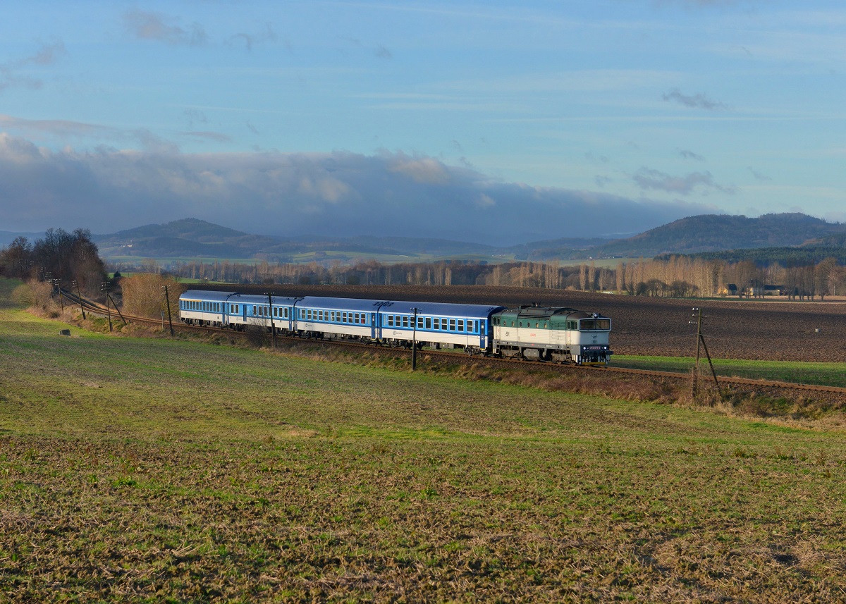 754 074 mit Rx 775 am 20.12.2014 bei Petrovice nad Uhlavou. 