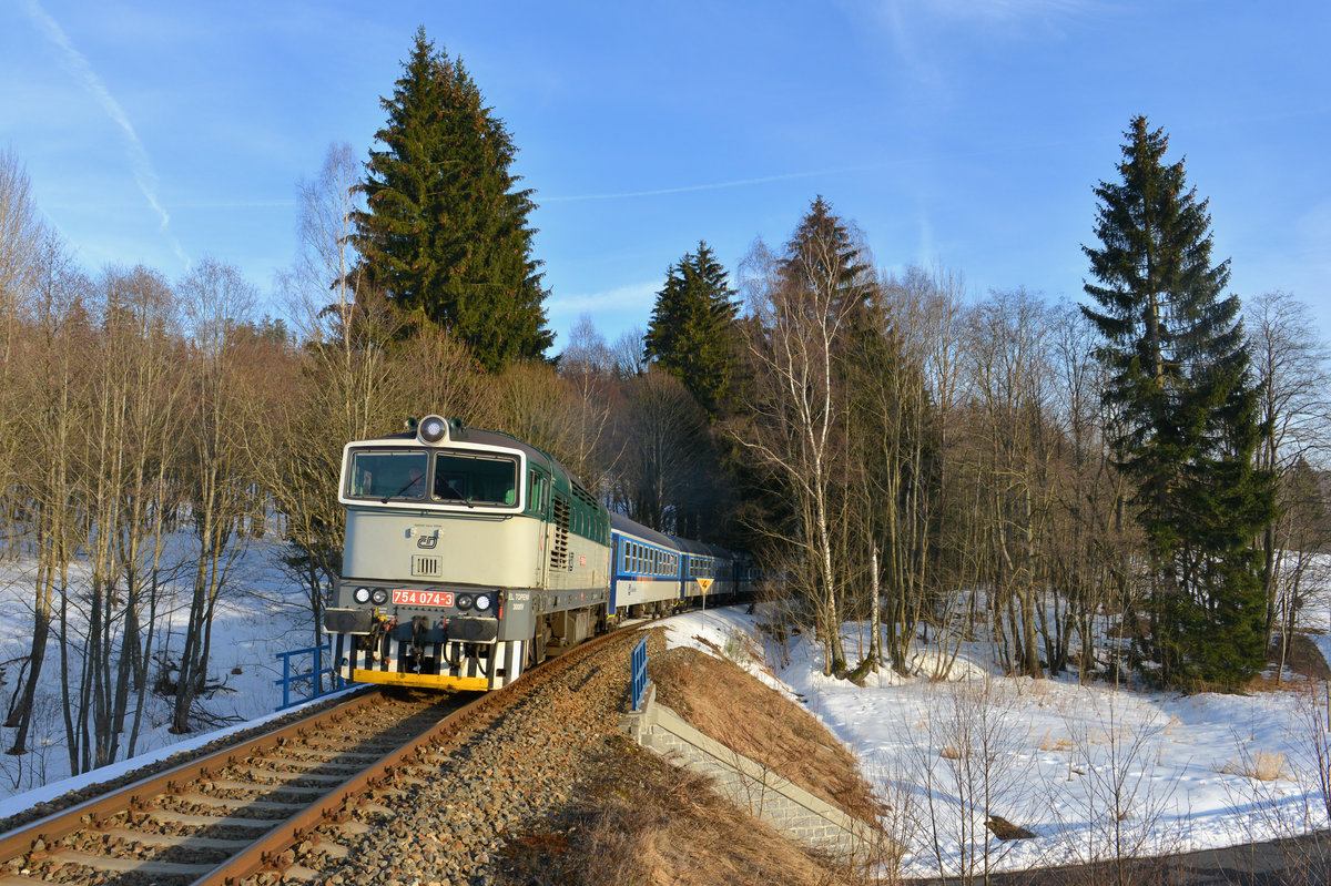 754 074 mit Rx 779 am 08.03.2015 bei Spicak. 
