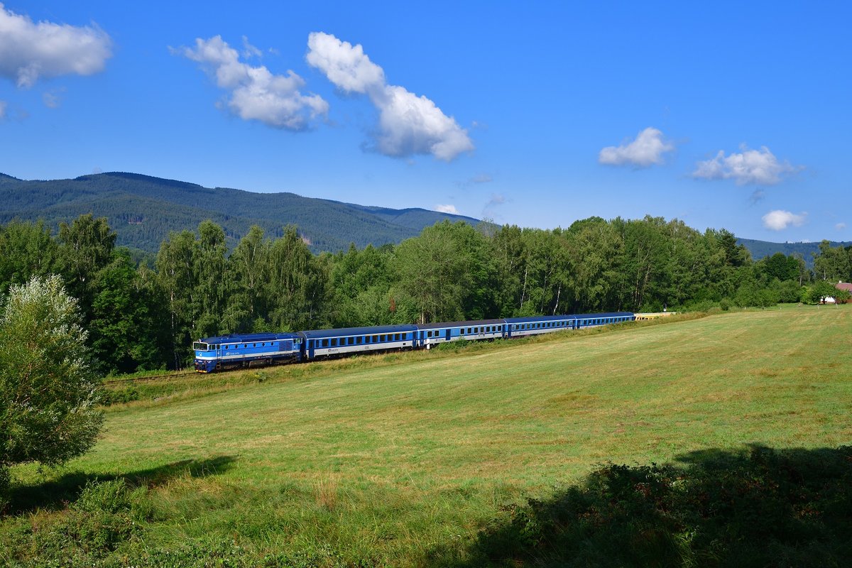 754 078 mit einem R am 04.08.2019 bei Zelena Lhota.