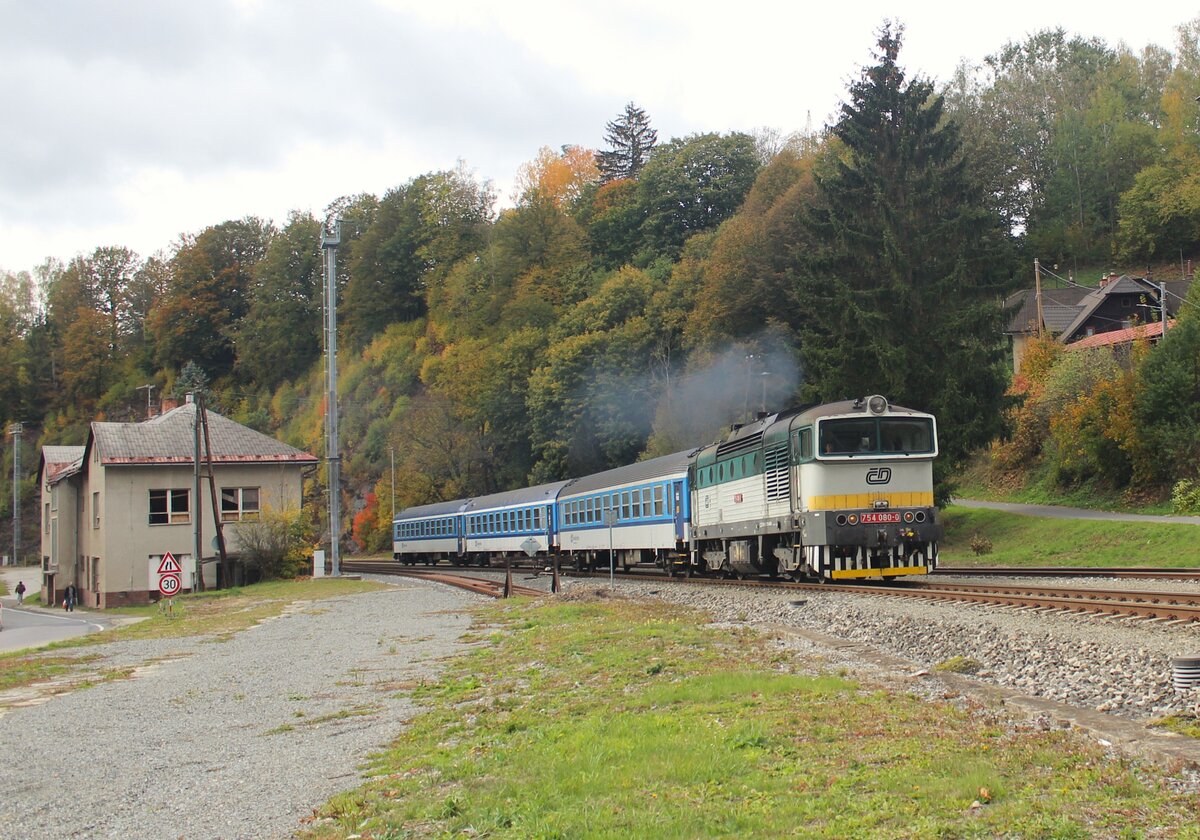 754 080-0 als Sp 1405 zu sehen am 14.10.26 in Jindřichov na Moravě.