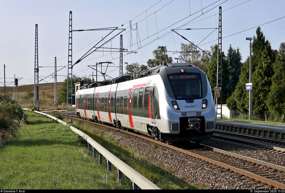 +75:
9442 105 (Bombardier Talent 2) durchfährt stark verspätet den Hp Zscherben auf Gleis 2.

🧰 Abellio Rail Mitteldeutschland GmbH
🚝 RE 74733 (RE8) Leinefelde–Halle(Saale)Hbf
🚩 Bahnstrecke Halle–Hann. Münden (KBS 590)
🕓 17.9.2020 | 17:03 Uhr