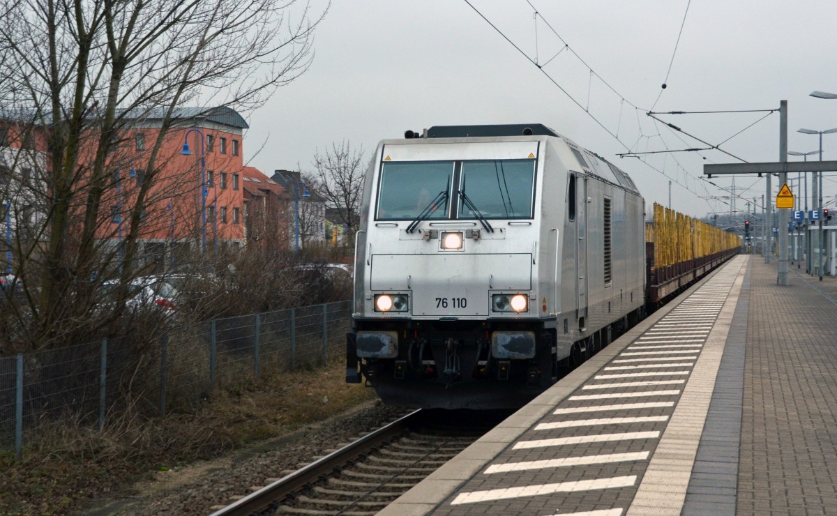 76 110 überführte am 25.01.15 im Dienste der PRESS einen leeren Holzzug von Plauen nach Repzin. Auf dem Weg Richtung Wittenberg passierte sie Bitterfeld.