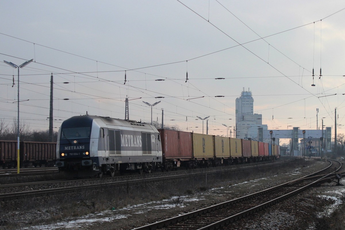 761 004  Metrans  bei der Durchfahrt des Bahnhof Gramatneusiedl (Gn); am 05.02.2014