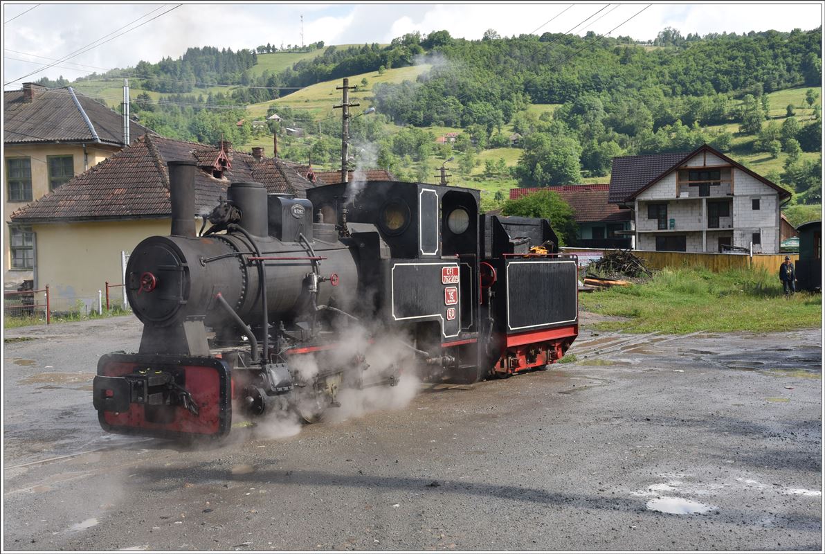 762.209 setzt wieder an den Zug für die Rückfahrt nach Abrud. (17.06.2017)