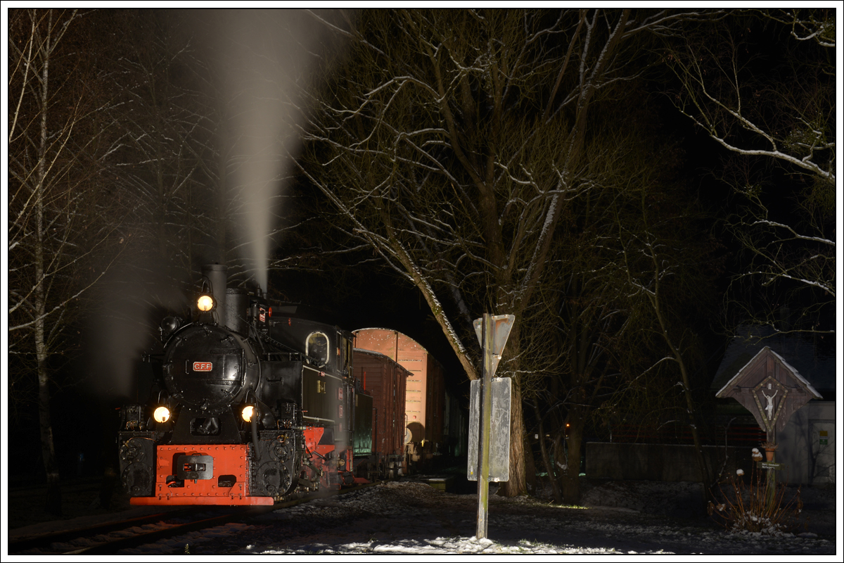 764-411R der Stainzer Bahn am 16.12.2018 mit einem Güterzug von Preding nach Stainz, aufgenommen wenige Meter vor dem Zielbahnhof.
