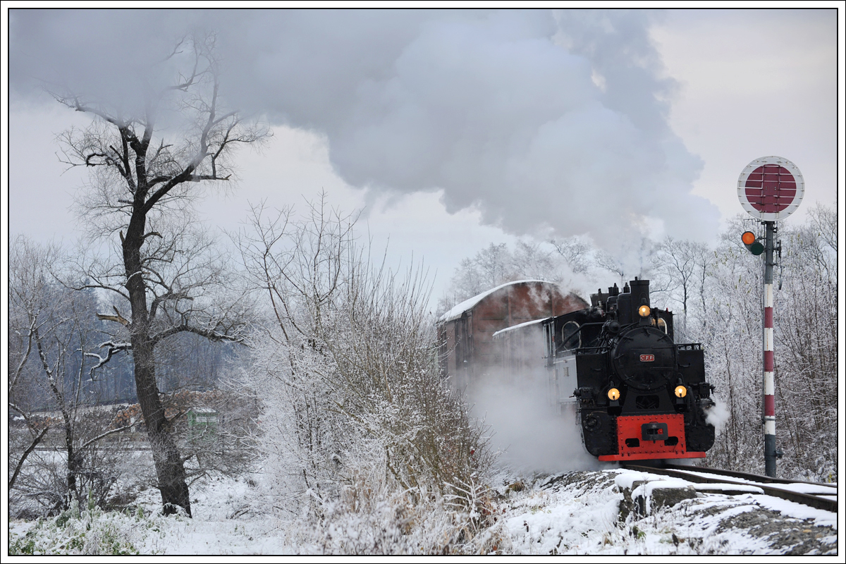 764-411R der Stainzer Bahn am 16.12.2018 beim Deckungssignal in Wohlsdorf aufgenommen.