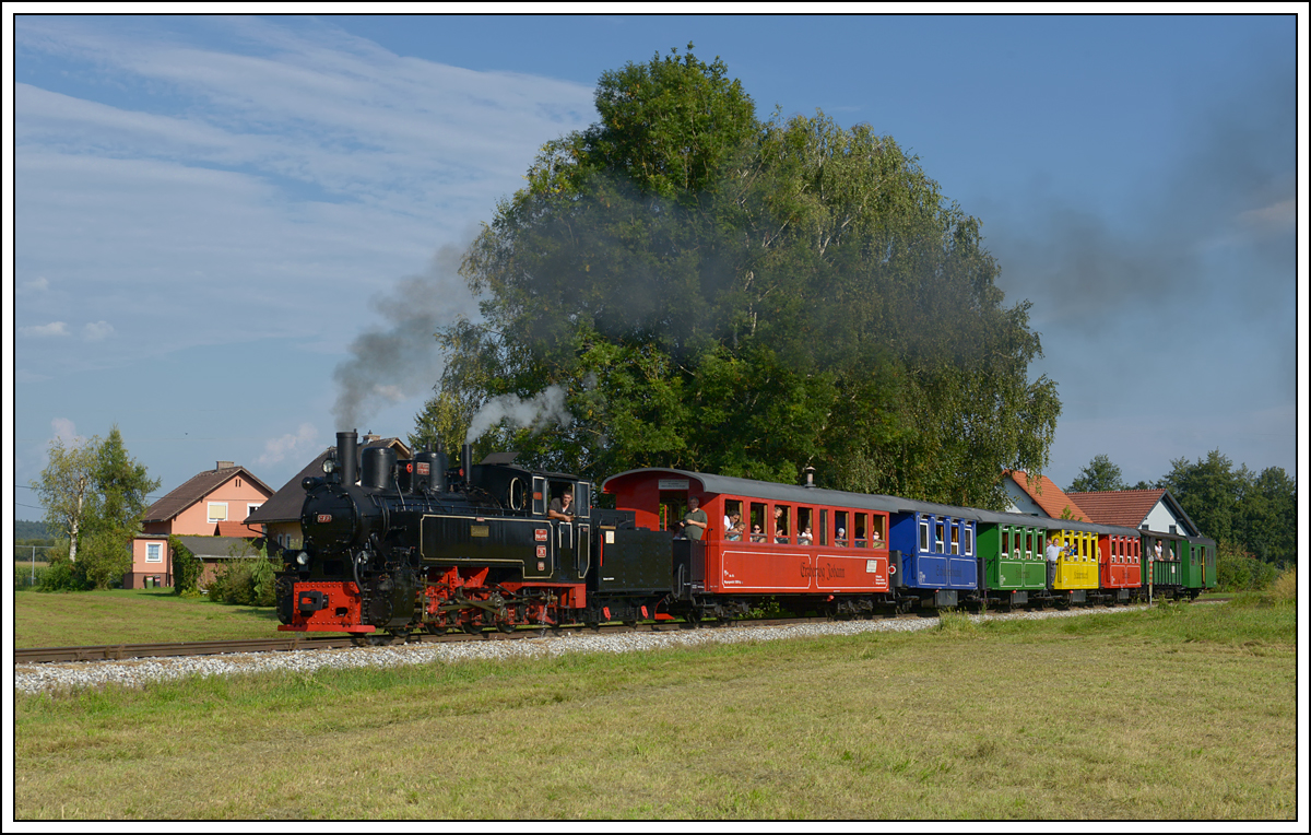 764-411R der Stainzer Bahn am 19.8.18 auf der Fahrt von Preding nach Stainz in Graschuh kurz vor dem Zielbahnhof.