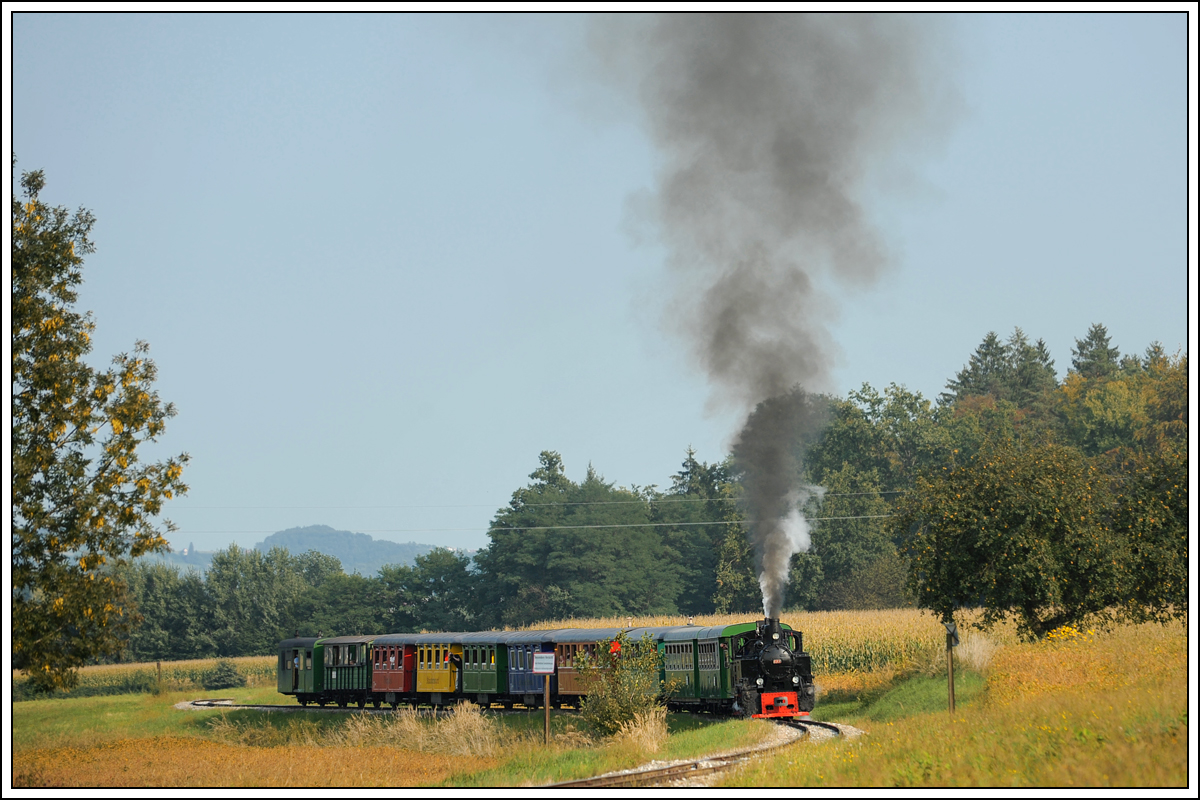 764-411R der Stainzer Bahn am 29.8.18 auf der Fahrt von Preding nach Stainz kurz vor der Haltestelle Ölmühle Herbersdorf. (Televersion)