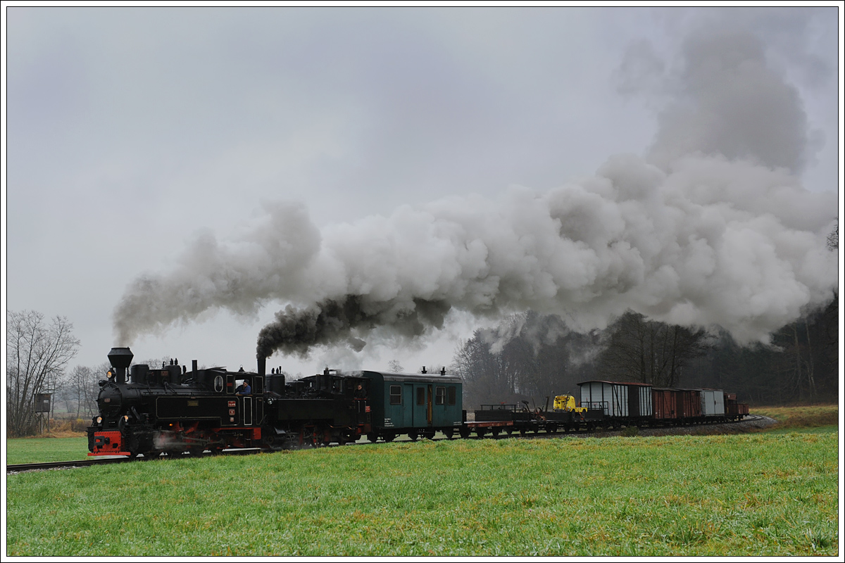 764.411R und 298.56 (U 6) kurz vor Kraubath am 29.11.2014.