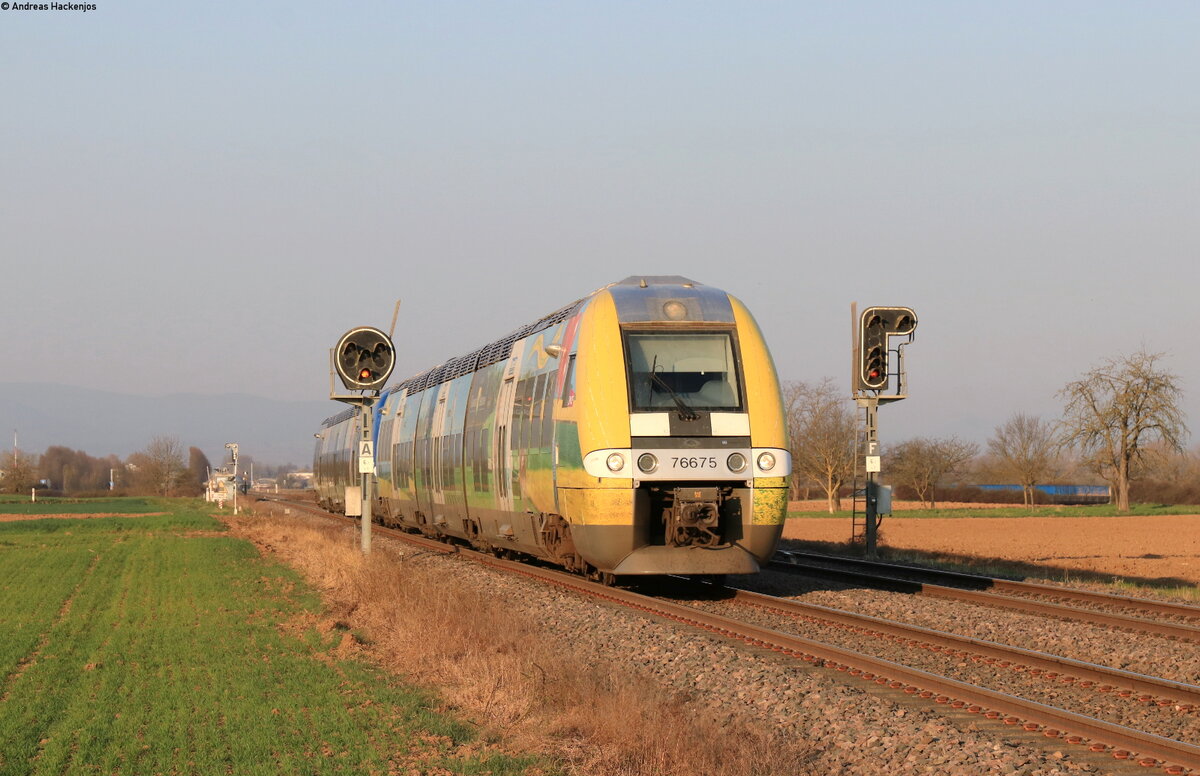 76675 und 76622 als TER 31707 (Sélestat - Strasbourg) bei Holtzheim 23.3.22