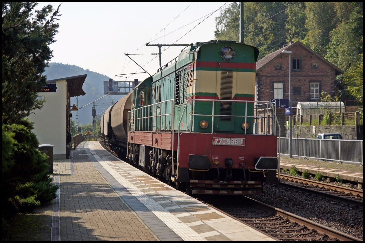 770 536 bringt einen Güterzug aus Tschechien zum Grenzbahnhof Bad Schandau Aufgenommen am 16.09.2014 in Schöna.