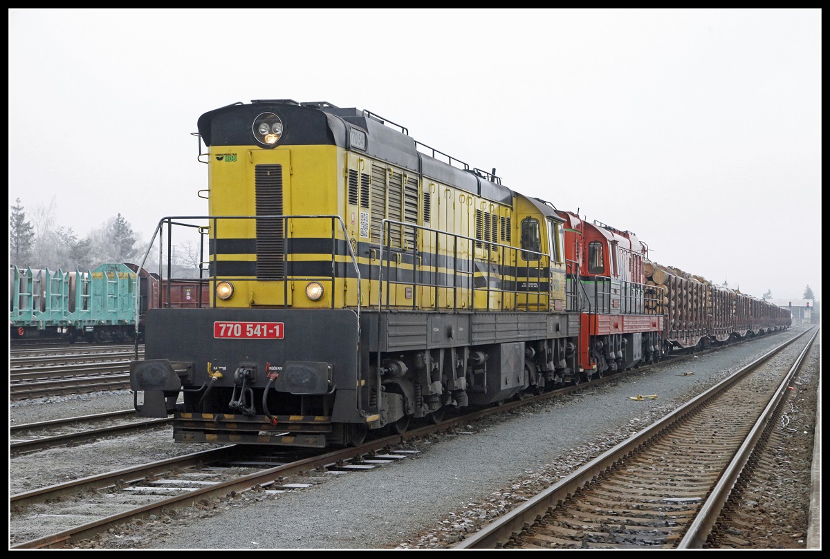 770 541 mit Güterzug in Krnov am 23.01.2019.