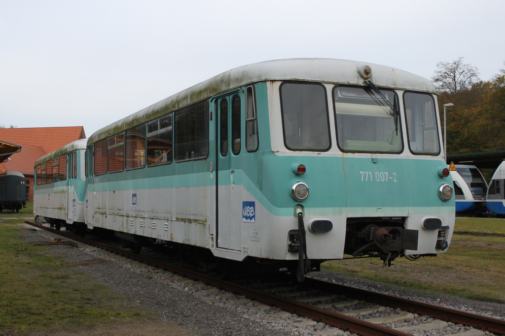 771 007-2+771 065-0 abgestellt am 26.10.2017 im Seebad Heringsdorf.