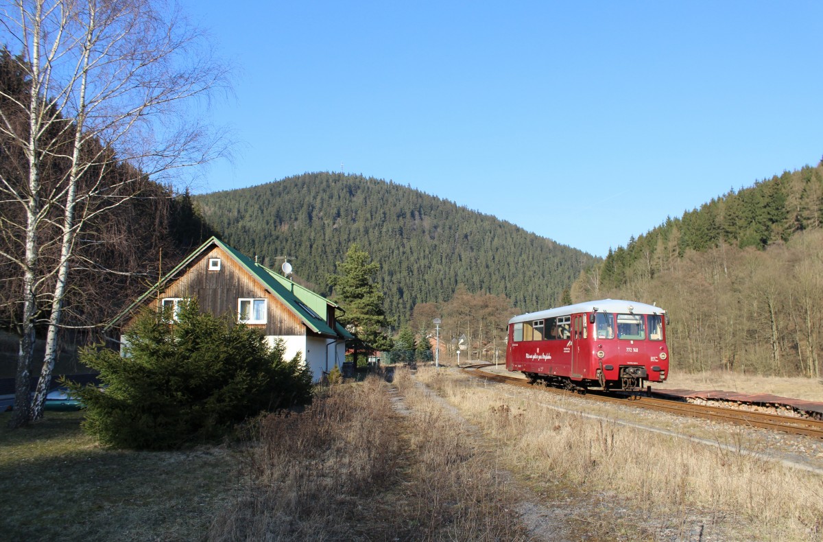 772 140 war am 20.03.15 wieder im Plandienst zwischen Rottenbach und Katzhütte eingesetzt. Hier zu sehen in Mellenbach-Glasbach.