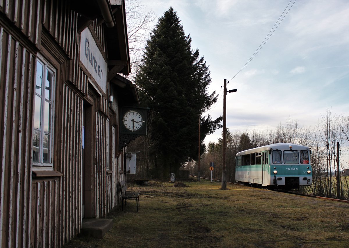 772 367-9 fuhr am 15.02.20 zwischen Adorf und Zwotental. Hier ist der Triebwagen in Gunzen zu sehen.
