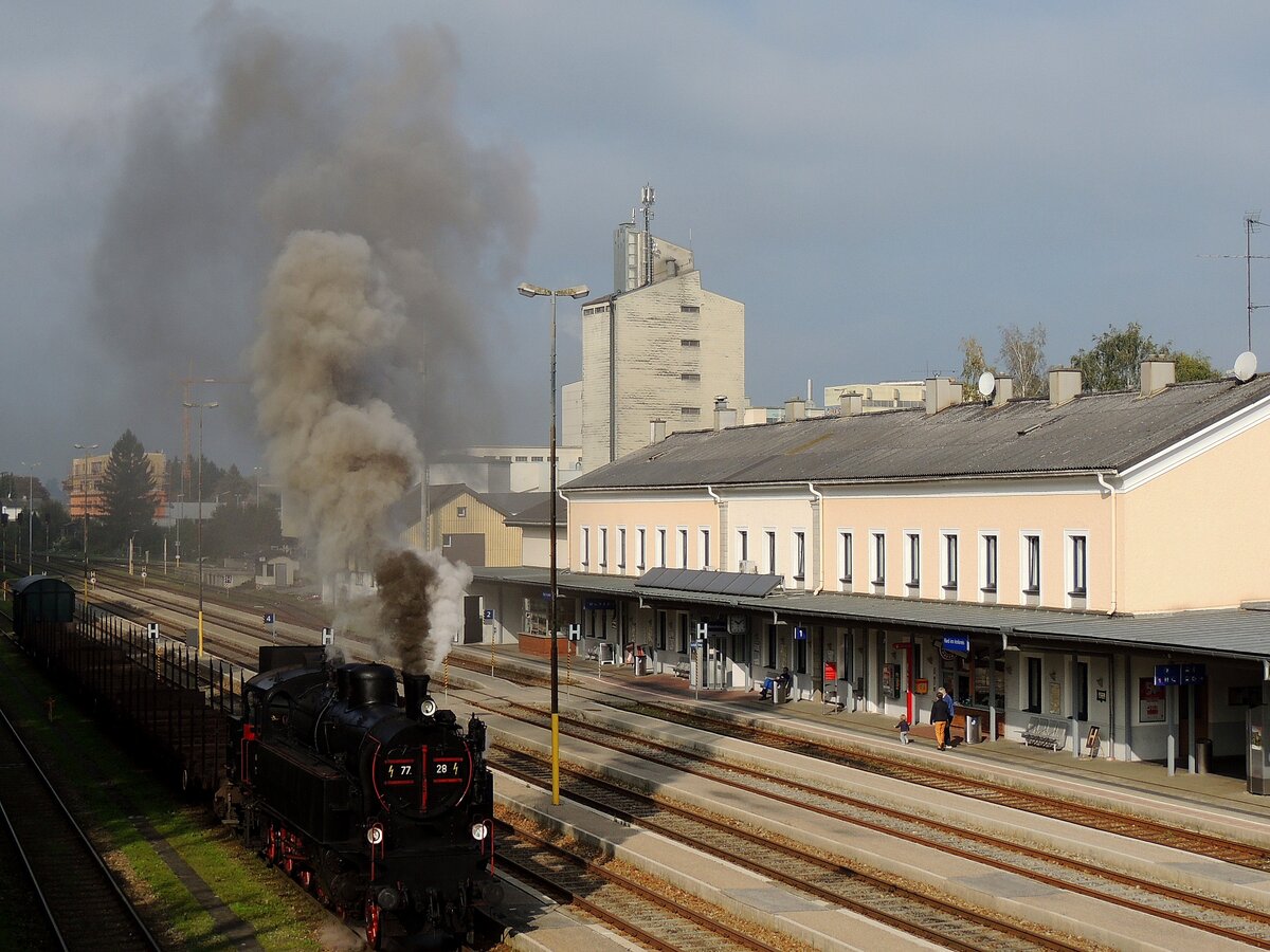77.28 der �GEG anl�sslich einer Dampfsonderfahrt, bei der Ausfahrt vom Bhf. Ried i.I. ; 141003
