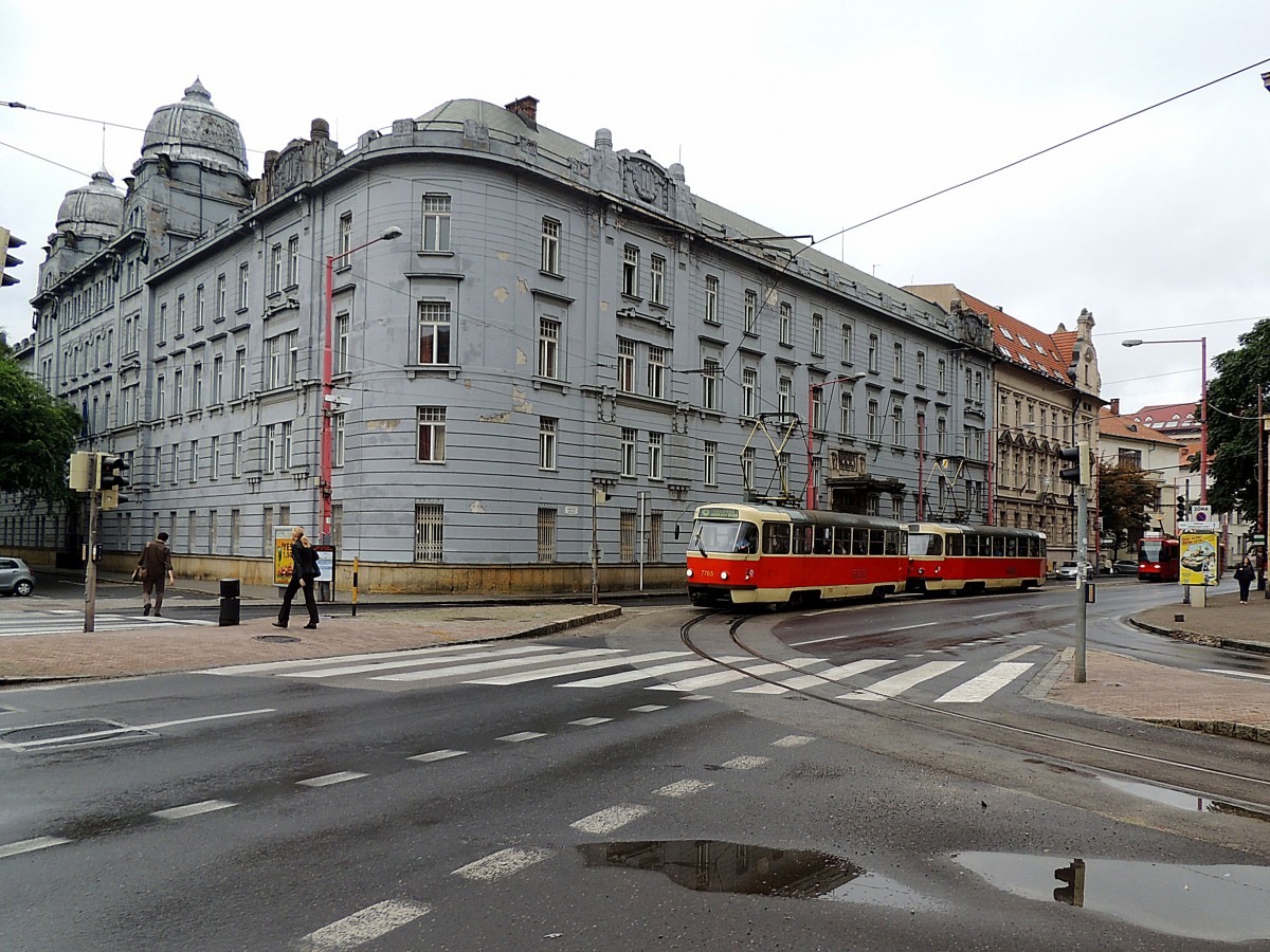 7763 sowie 7764 passieren das Gebude der Slovenskej Filharmnie in Bratislava; 130828
