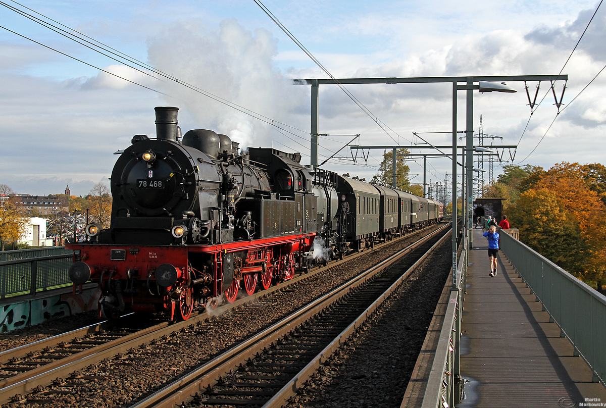 78 468 auf der Kölner Südbrücke am 24.10.2020