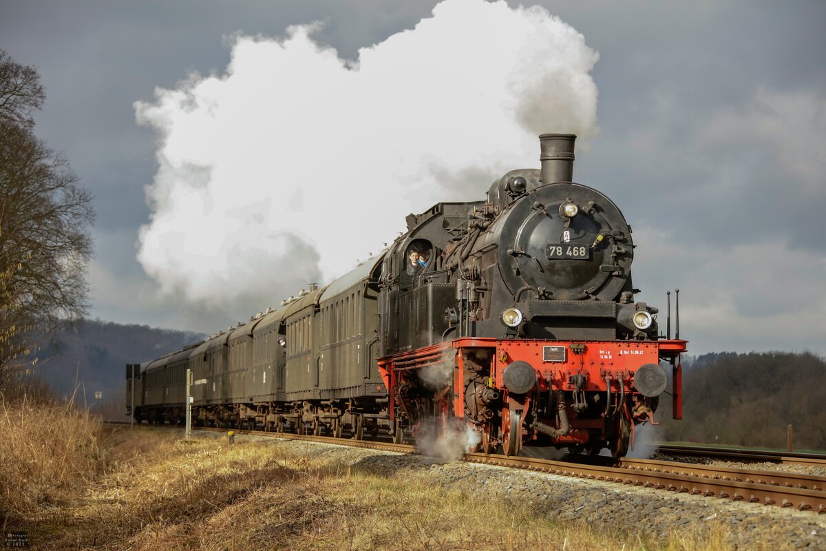 78 468 mit Sonderzug bei Neheim, Februar 2022.