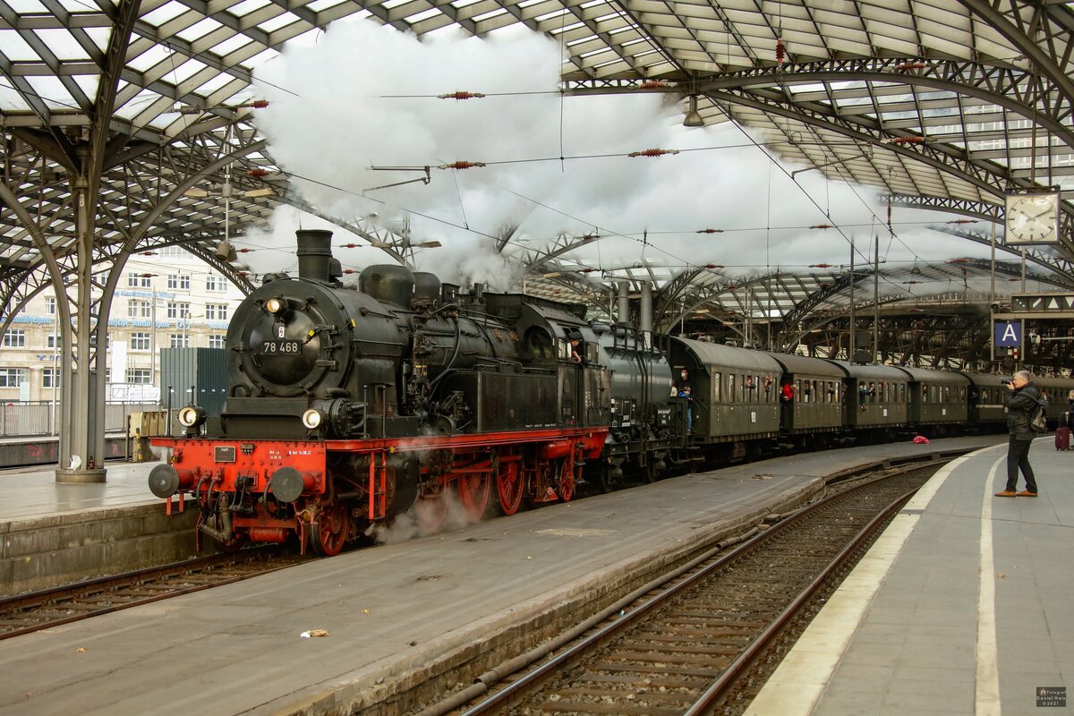 78 468 mit Sonderzug in Köln Hbf, am 23.10.2021.
