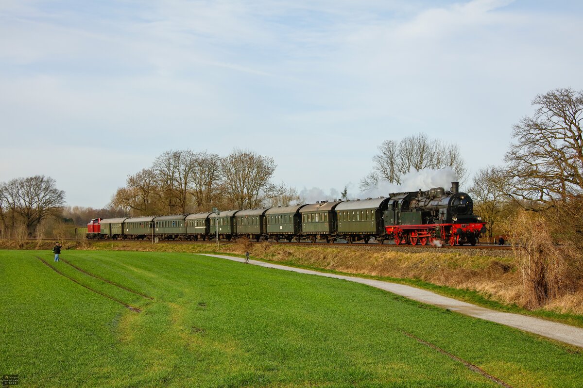 78 468 mit Sonderzug nach Willingen bei Fröndenberg Altendorf, Februar 2022.