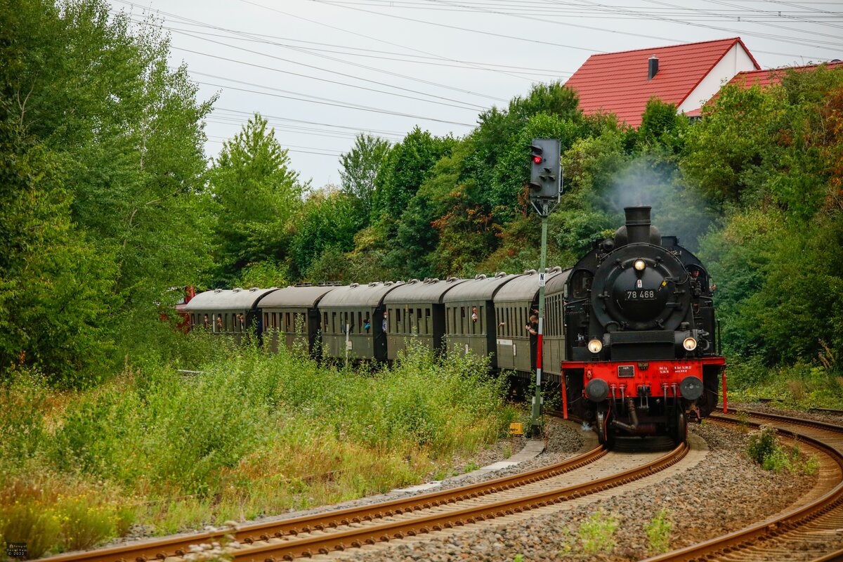 78 468 mit Sonderzug in Wuppertal Ronsdorf, am 27.08.2022.