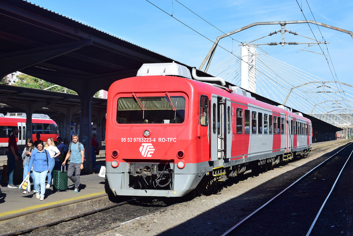 783 223-4 kam soeben als R 10262 aus Pietrosita in Bucuresti Nord an.
 

Bukarest 05.09.2025