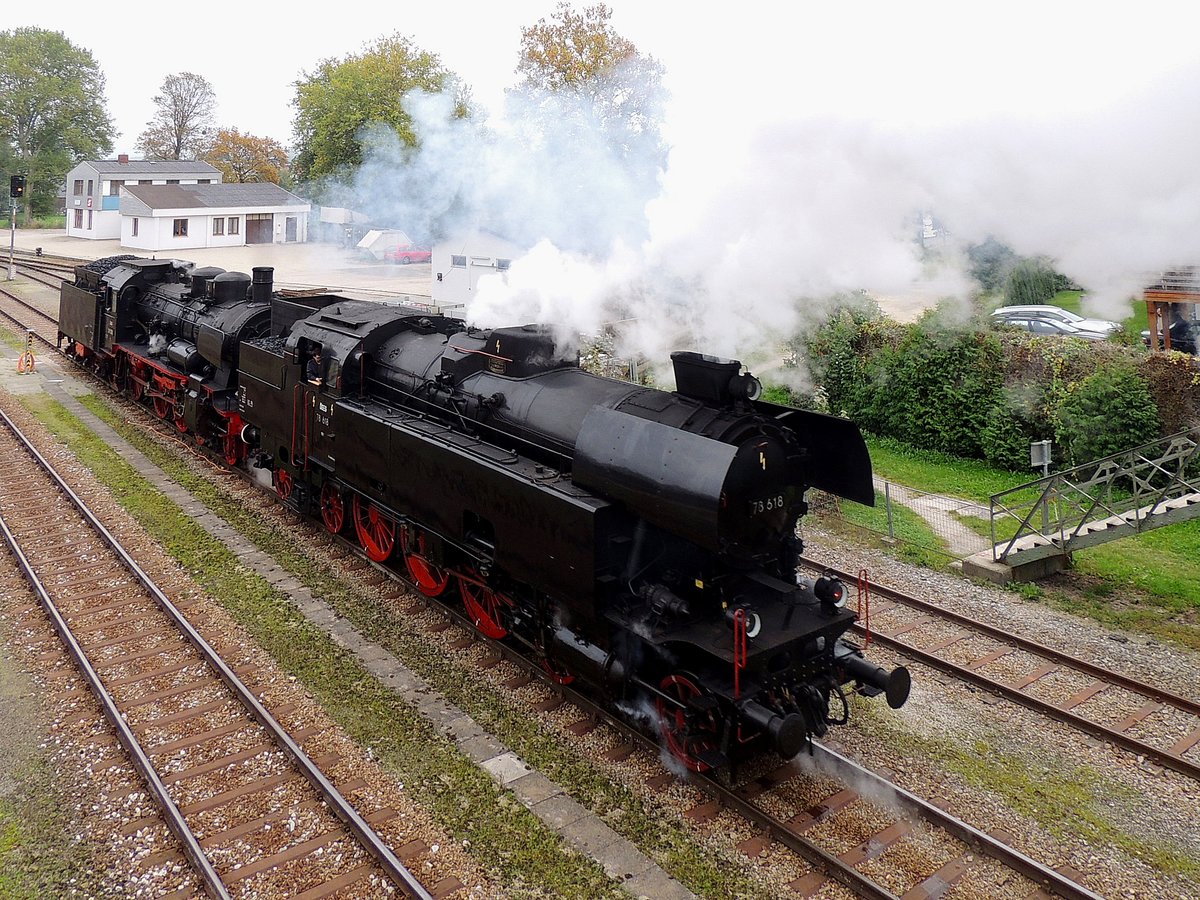 78.618 und 638.1301 dampfen bei einer Rücküberstellung nach Ampflwang durch den Bhf. Ried; 141005