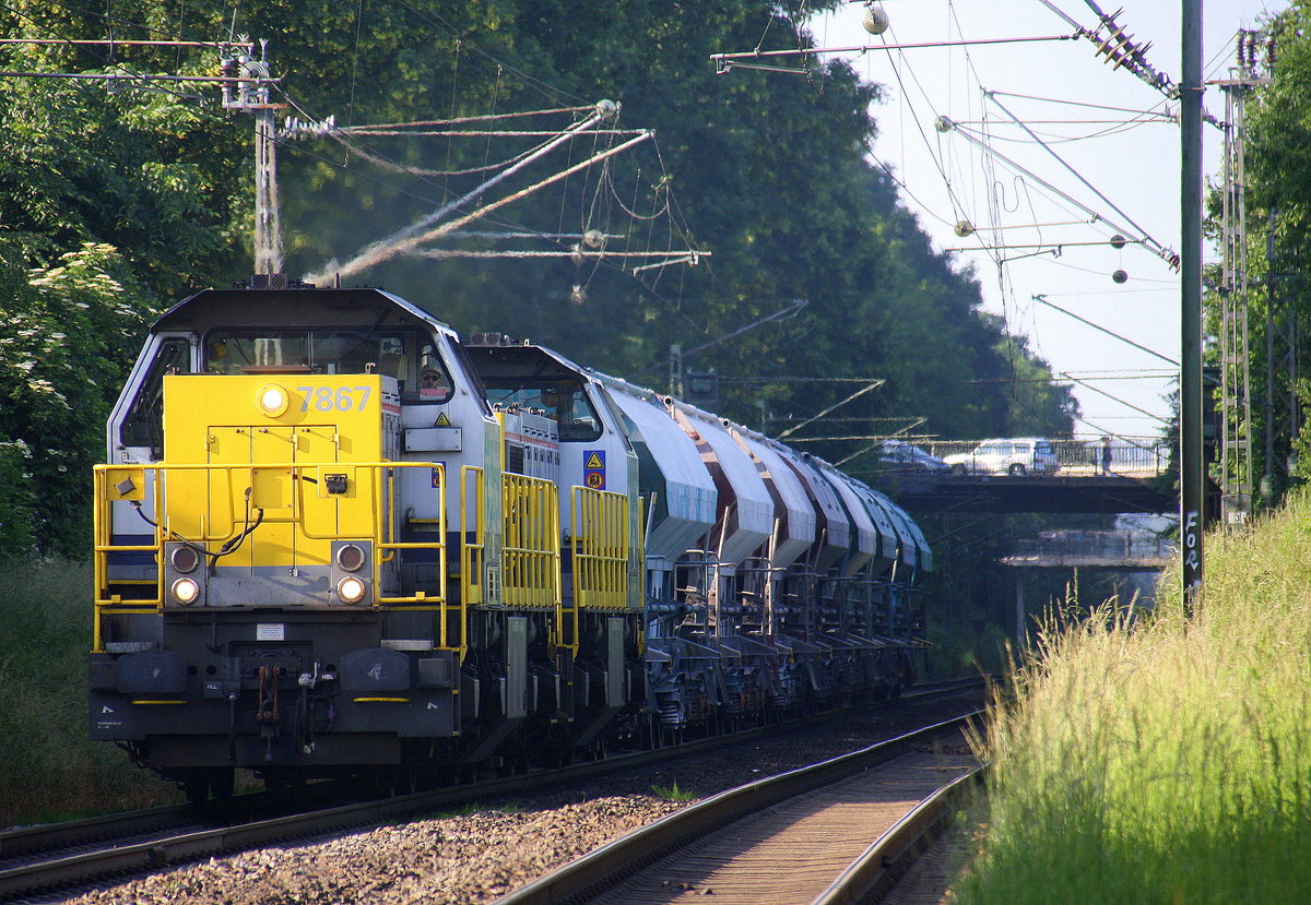 7867 und 7866 beide von der SNCB kommen die Kohlscheider-Rampe hoch aus Richtung Neuss,Herzogenrath mit einem Kurzen Kalkleerzug aus Oberhausen-West(D) nach Hermalle-Huy(B) und fahren durch Kohlscheid in Richtung Richterich,Laurensberg,Aachen-West. Aufgenommen vom Bahnsteig 1 in Kohlscheid. 
Bei Sommerwetter am 9.6.2016.