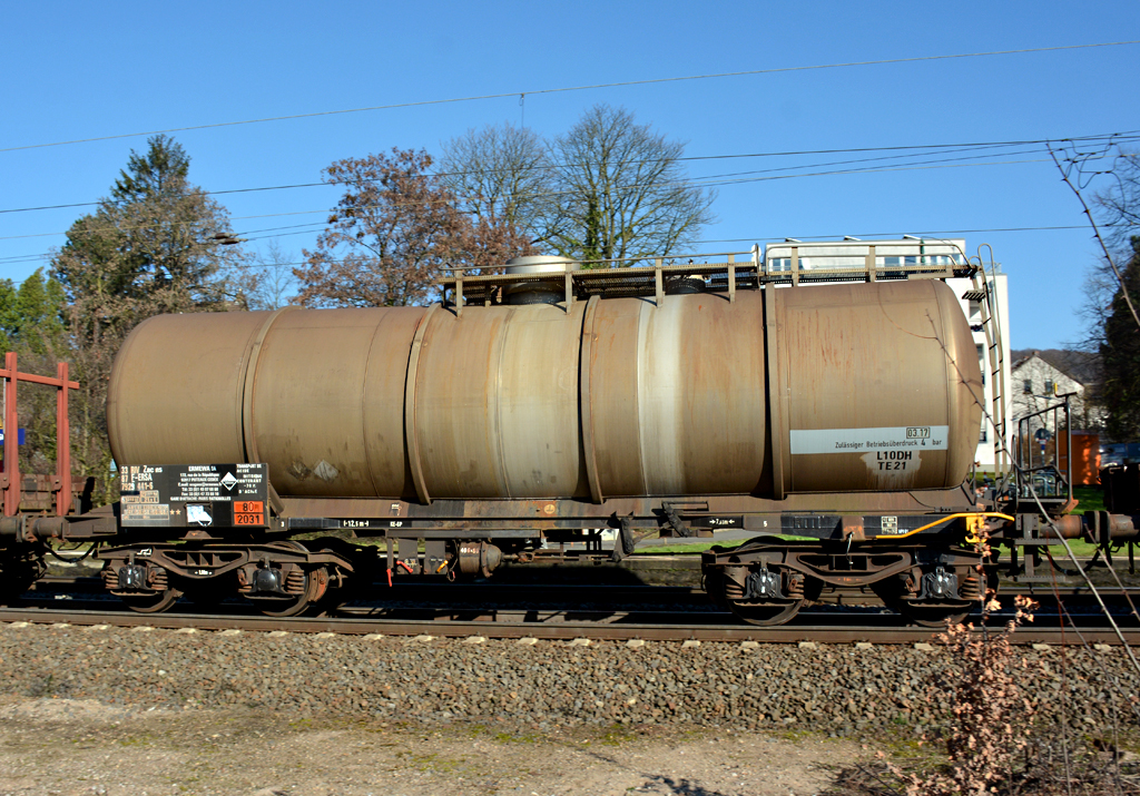 7929 441-6 Kesselwagen innerhalb eines gem. Güterzuges in Oberkassel - 16.02.2016