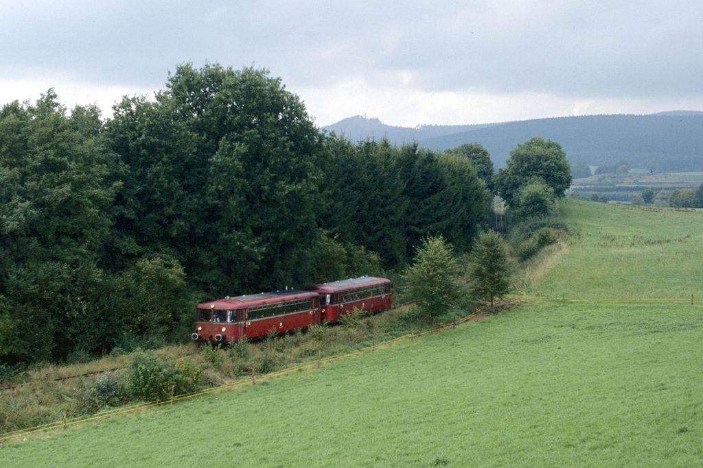 796 702 am 30.09.1995 bei Niederberge (Str. Wennemen - Schmallenberg)