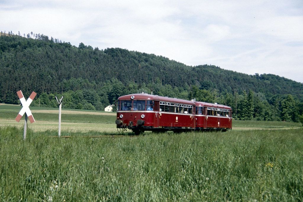 796 798 / 996 755 am 20. Mai 1990 kurz vor dem Anschluss Lanzendorf (Strecke Neuenmarkt-W. - Bischofsgrün)