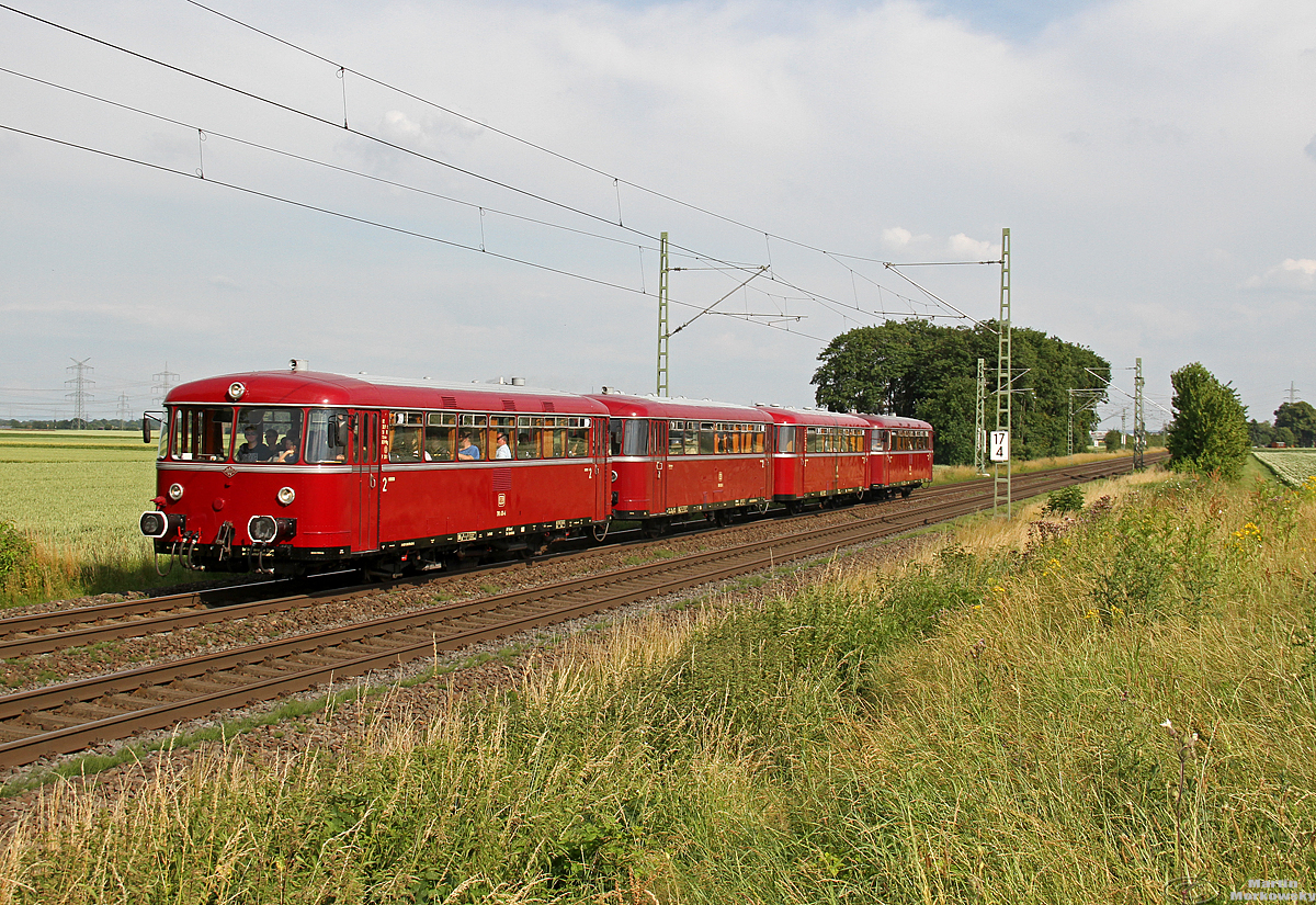 798 670 führt das Quartett der AKE Sonderfahrt von Koblenz zurück nach Gerolstein an, hier bei Brühl am 22.06.2019