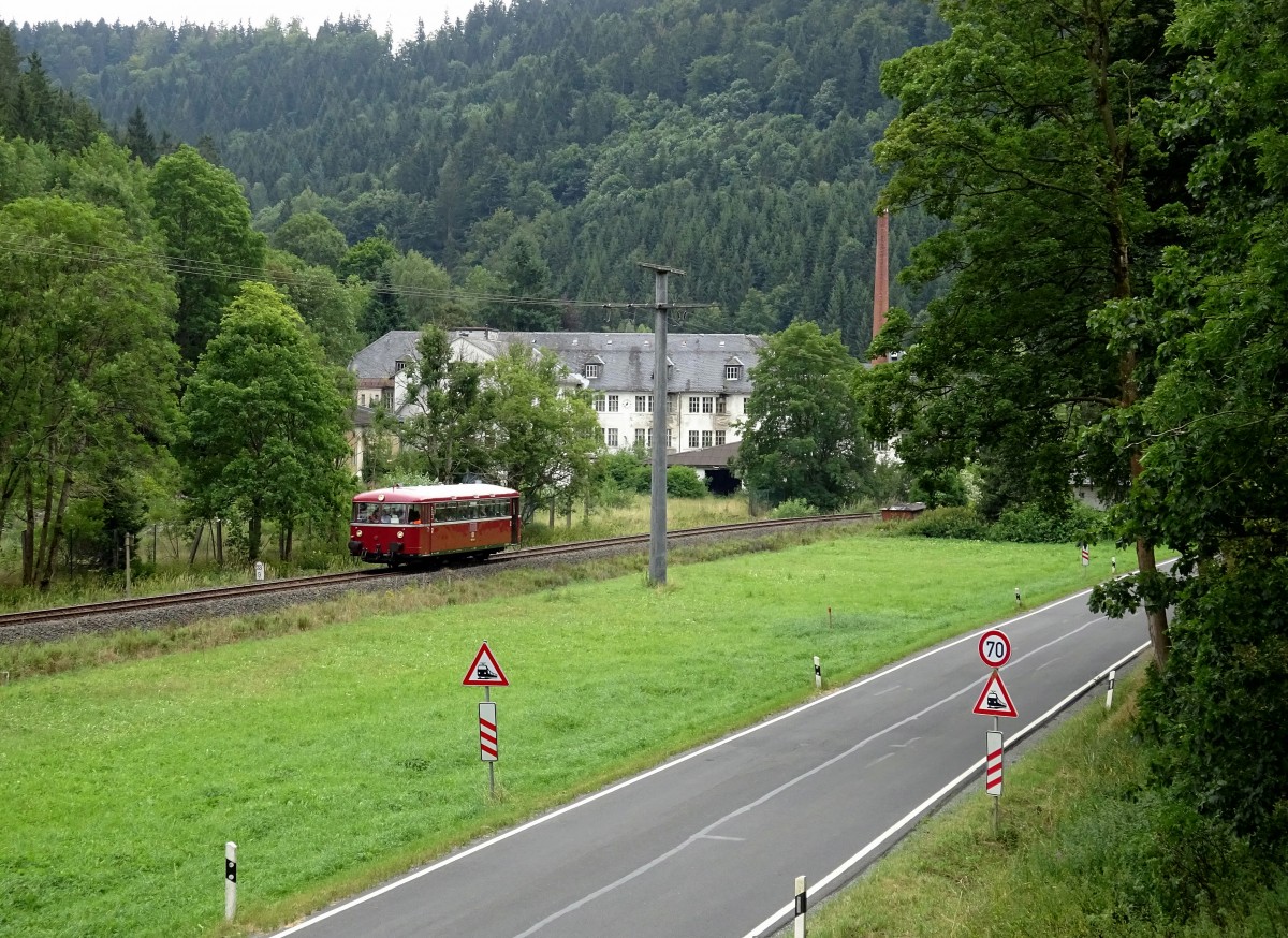 798 731-6  ist am 09. August 2015 auf der Rodachtalbahn zwischen Dürrenwaid und Nordhalben unterwegs.