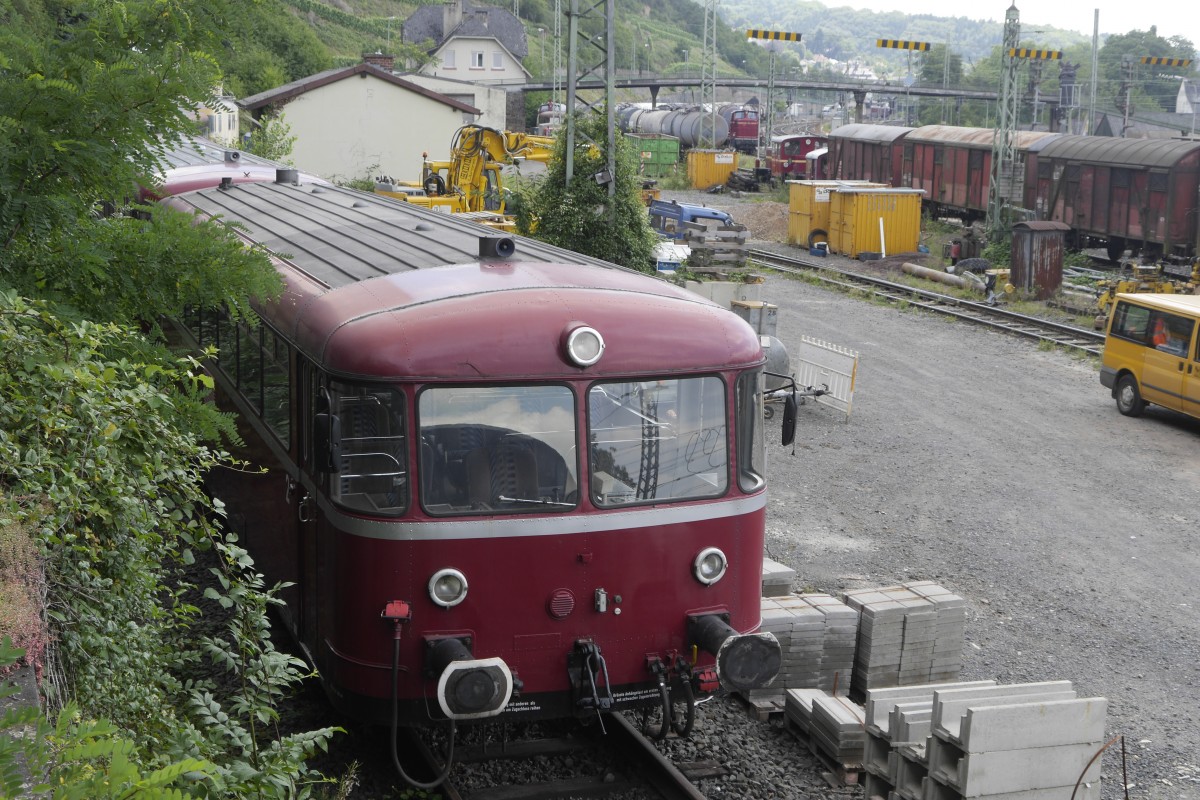798 751 der Eifelbahn in Linz/Rh., 24.7.14.