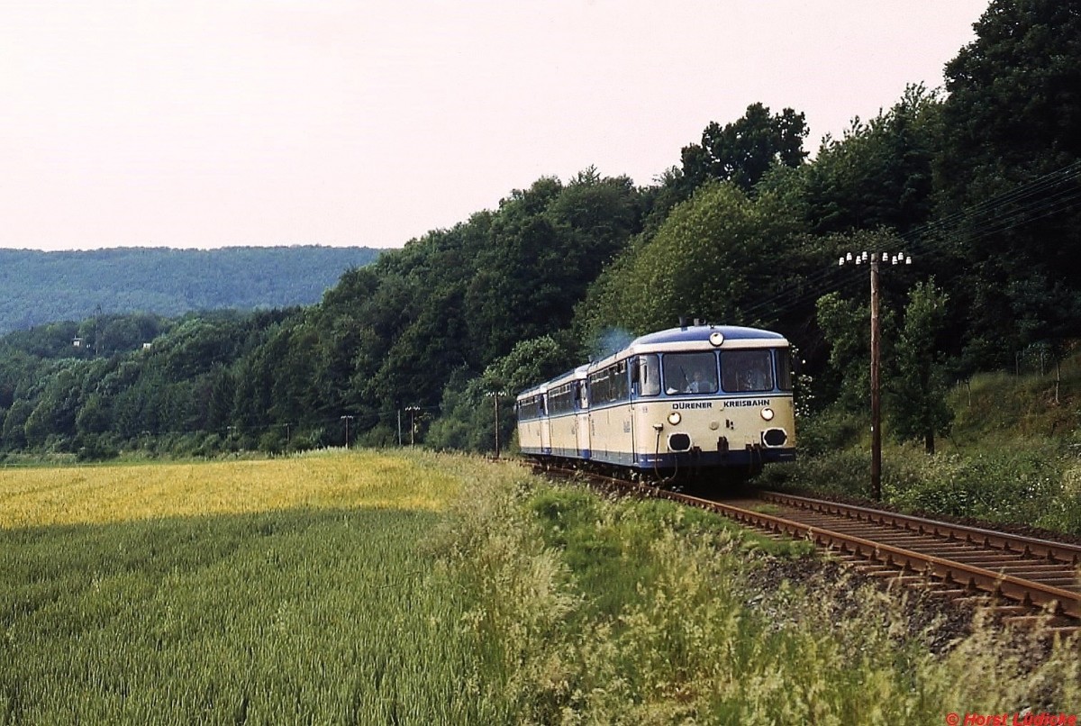 798+998+998 der Dürener Kreisbahn um 1994 zwischen Nideggen und