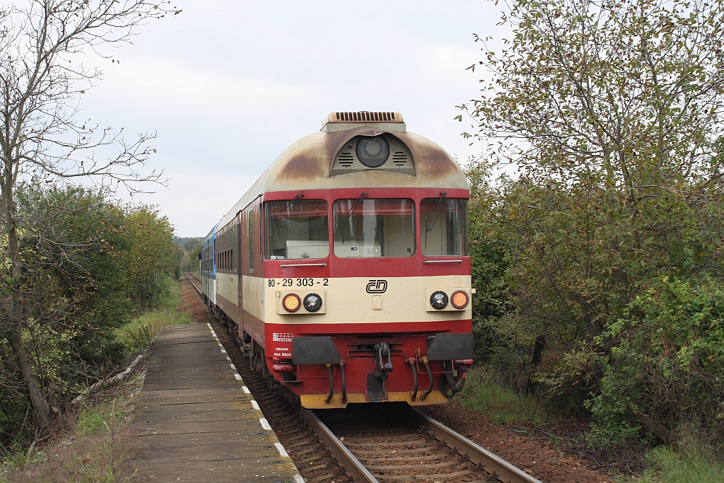 80-29 303-2 am Schluß des Os 4510 (Breclav - Znojmo) am 27.September 2014 in der Hst. Sedlec u. Mikulova.