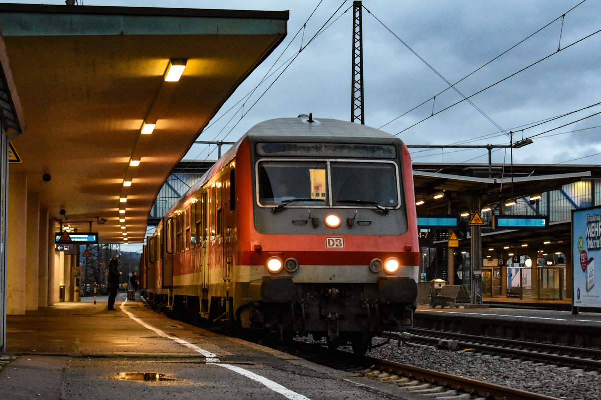 80-34 führend an der RB nach Stuttgart-Untertürkheim bei einer Zugüberholung in Göppingen, März 2019 