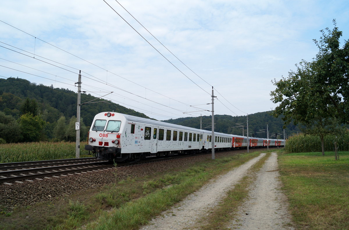 80-73 080-8 am Zugschluss von REX 5914  Radtramper Donau  (Wien Westbahnhof - Passau Hbf) bei Wernstein am Inn, kurz vor dem Ziel. 30.08.2019.