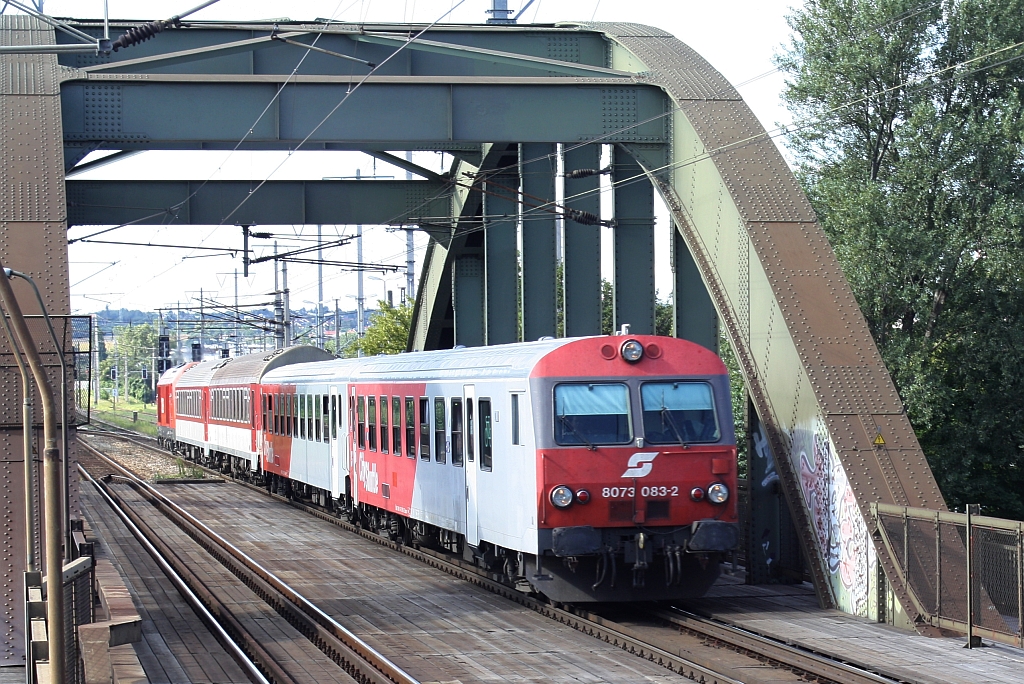 80-73 083-2 als erstes Fahrzeug des REX 2512 von Wien Hbf. nach Bratislava hl.st. am 15.August 2014 auf der Donaukanalbrücke beim Bf. Wien Erdbergerlände.