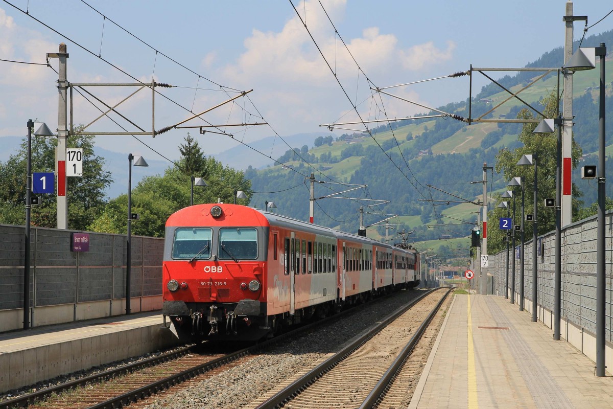 80-73 216-8 und 1144 090 mit S 1509 Wrgl Hauptbahnhof-Salzburg Hauptbahnhof auf Bahnhof Brixen im Thale am 21-7-2013.