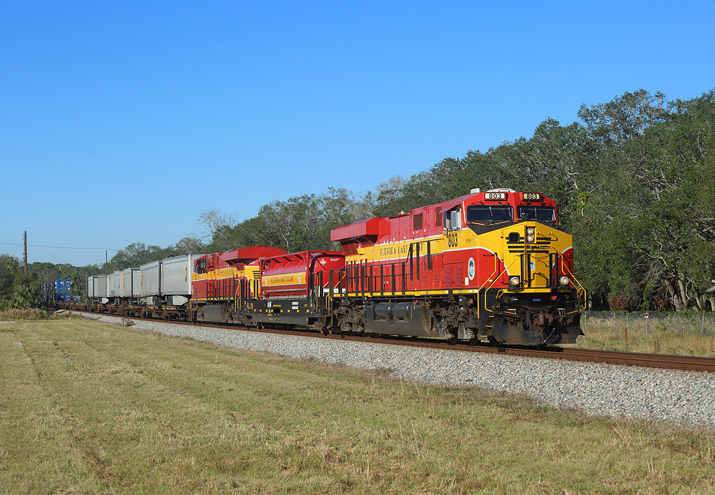 803 & 821 approach St Augustine whilst working FEC226-26, 2300 Hialeah-Bowden, 27 November 2017