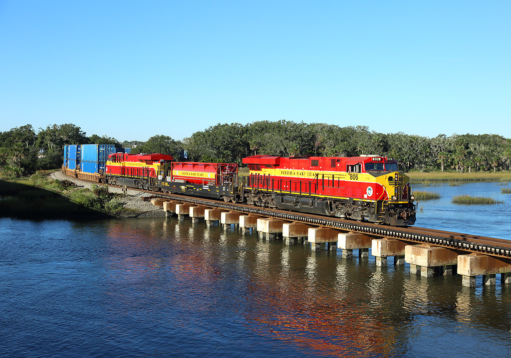 806 & 802 pass St Augustine whilst working FEC226-25 from Miami Hialeah to Bowden Yard Jacksonville,  26 Nov 2018