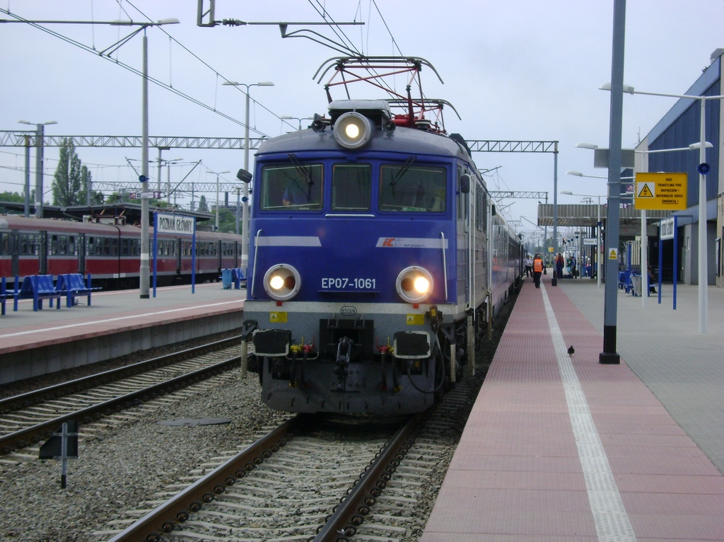 8.06.2012, EP07-1061 mit TLK in Poznan Glowny