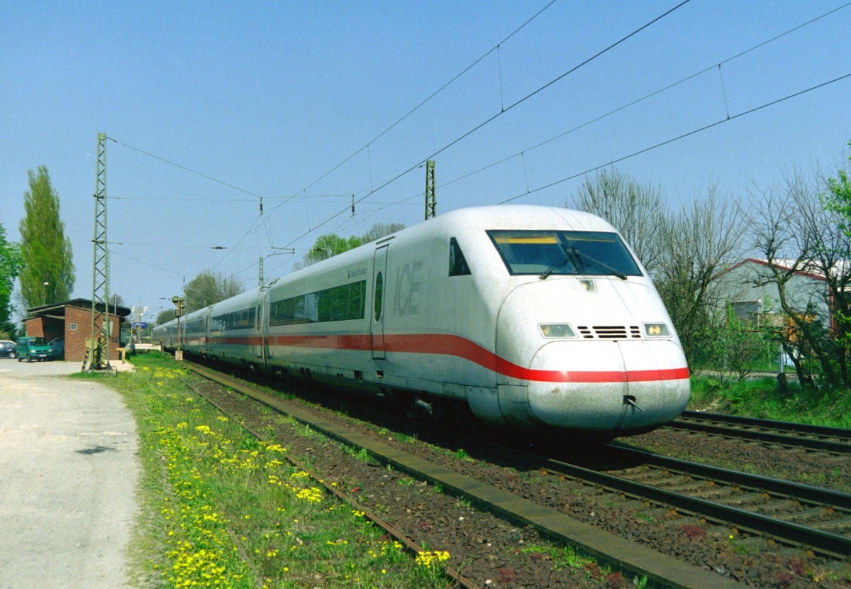 808 003 als Umleiter-ICE 589 (Hamburg-Altona–Mnchen Hbf) am 24.04.2005 in Aligse