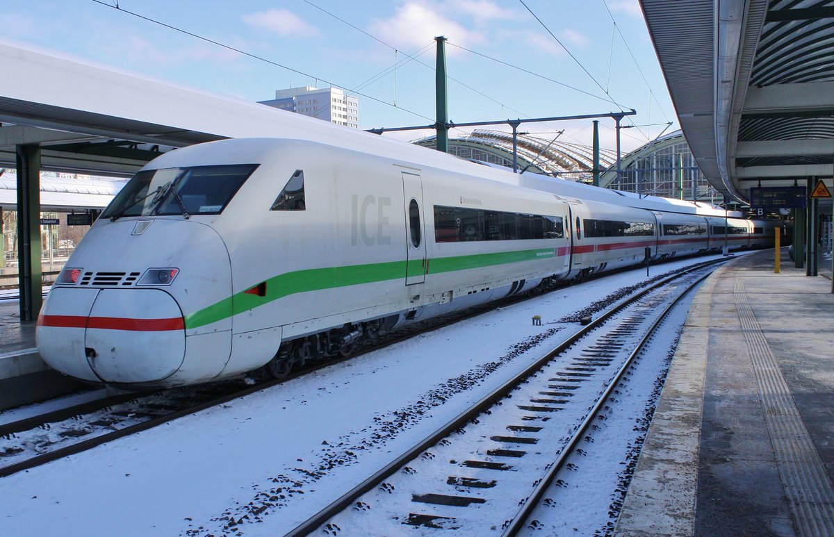 808 015-2  Bitterfeld-Wolfen  erreicht am 13.02.2021 als ICE543 von Köln Hauptbahnhof den Berliner Ostbahnhof.